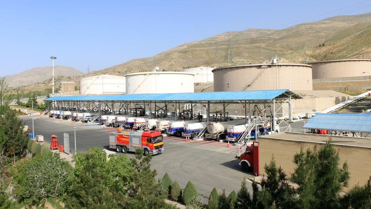 نفتکش‌ها از بافت مسکونی شهران خارج می‌شوند