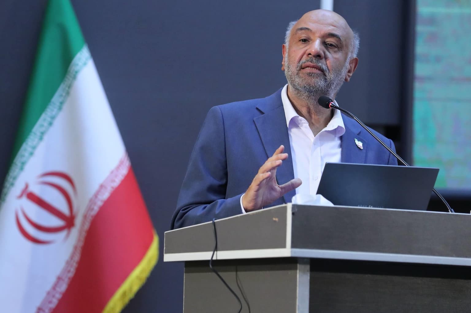 میدری در نشست با خبرنگاران: رسانه می‌تواند توهم قدرت مسئولان را از بین ببرد/  اگر دشمن صلح را پیشنهاد دهد، می‌پذیریم