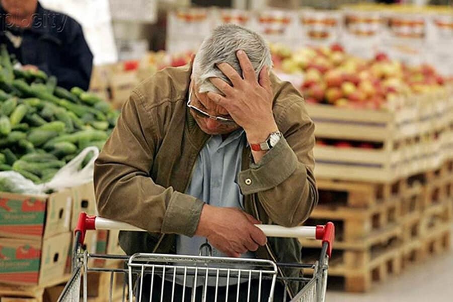 دستمزد یک روز کارگر فقط پول یک مرغ کوچک است؛ سبد معیشت در مرز ۱۰۰ میلیون تومان